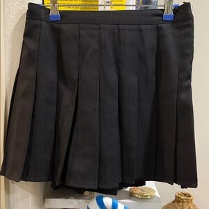 NWOT Black Pleated Skort